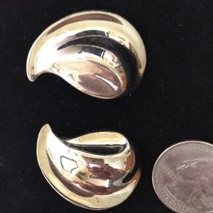 VINTAGE Silver pierced earrings